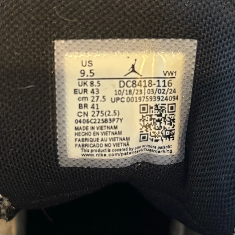 Jordan Black Mesh Sneaker with White Label - Picture 4 of 5